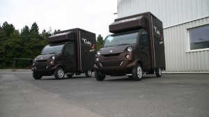 Zwei Freddy-Currywurstmobile nach der Endreinigung